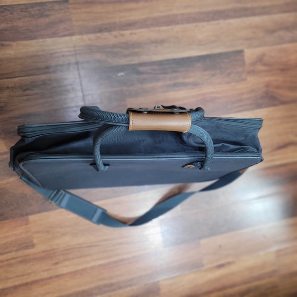 Skyway Nylon Travel Garment Bag Weekender Shoulder Strap Carry On - Picture 10 of 10